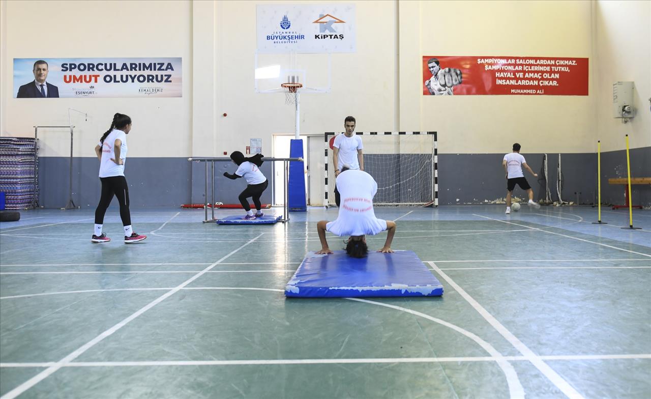 Esenyurt Belediyesi Gençleri Spor Akademilerine Hazırlıyor