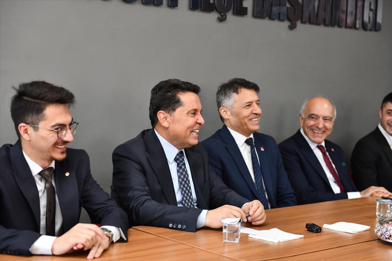 Başkan Prof. Dr. Ahmet Özer İlçedeki Siyasi Partilerle Bayramlaştı