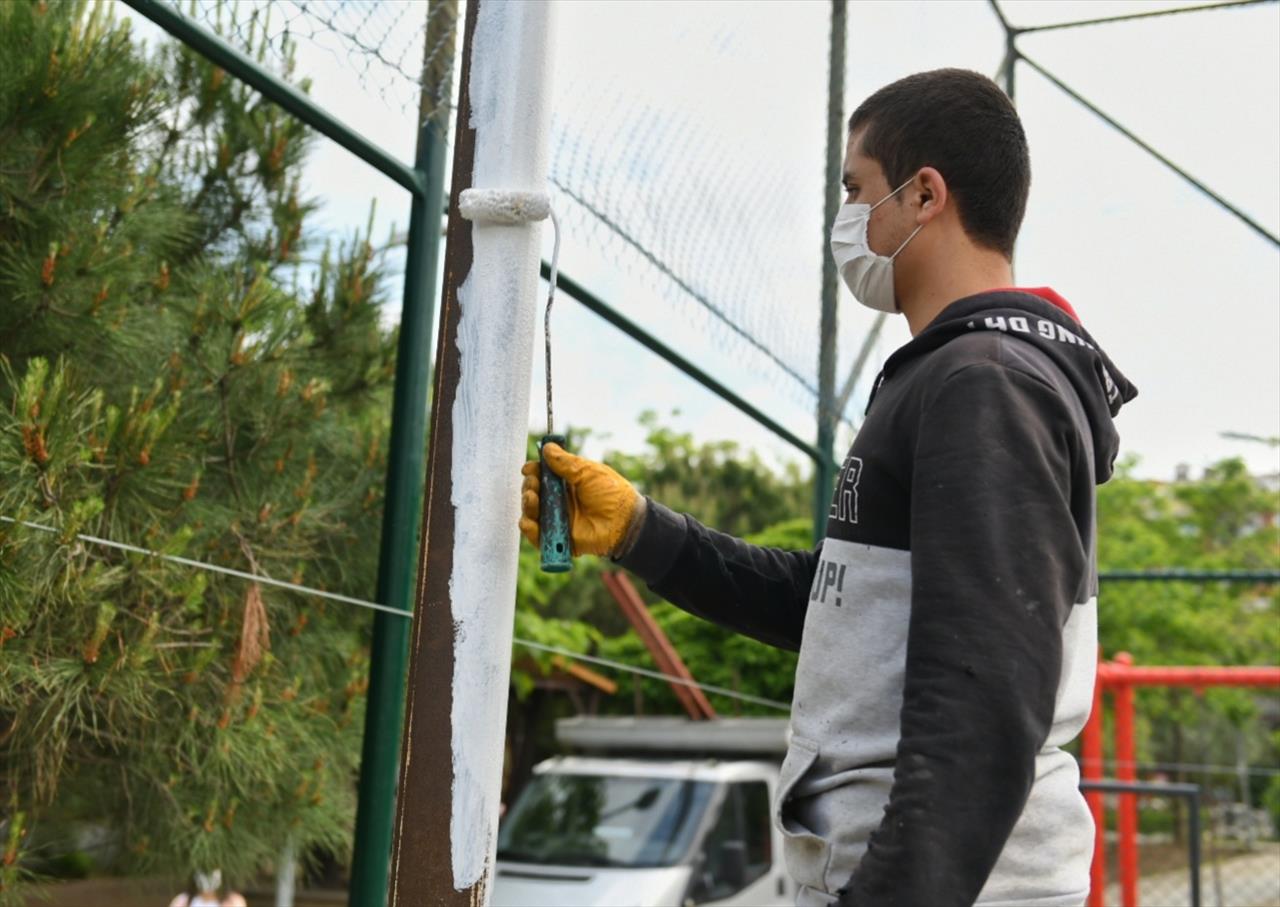 Esenyurt’ta Parklar Yenileniyor