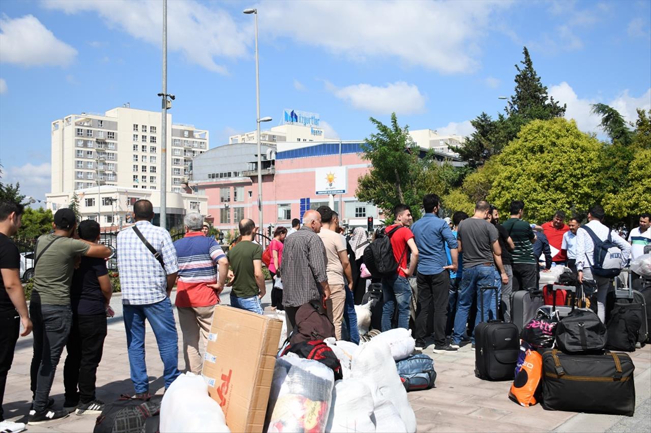 127 Suriyeli daha Esenyurt’tan ülkelerine döndü