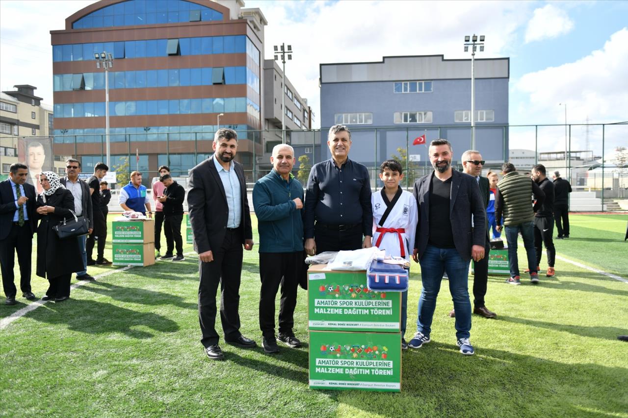 Başkan Bozkurt’tan Amatör Spor Kulüplerine Malzeme Desteği