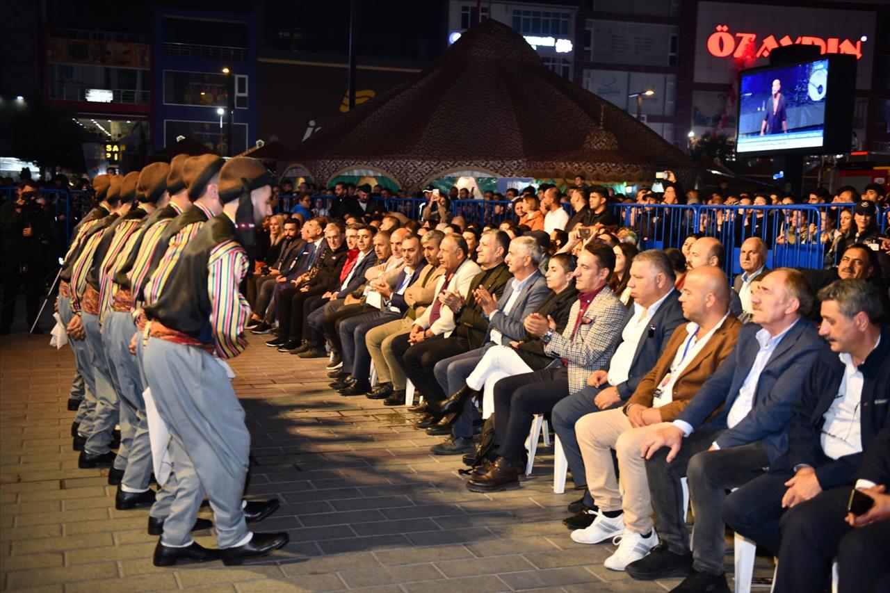 Kardeş Kültürler Festivali’nde Ahmet Aslan Rüzgârı 