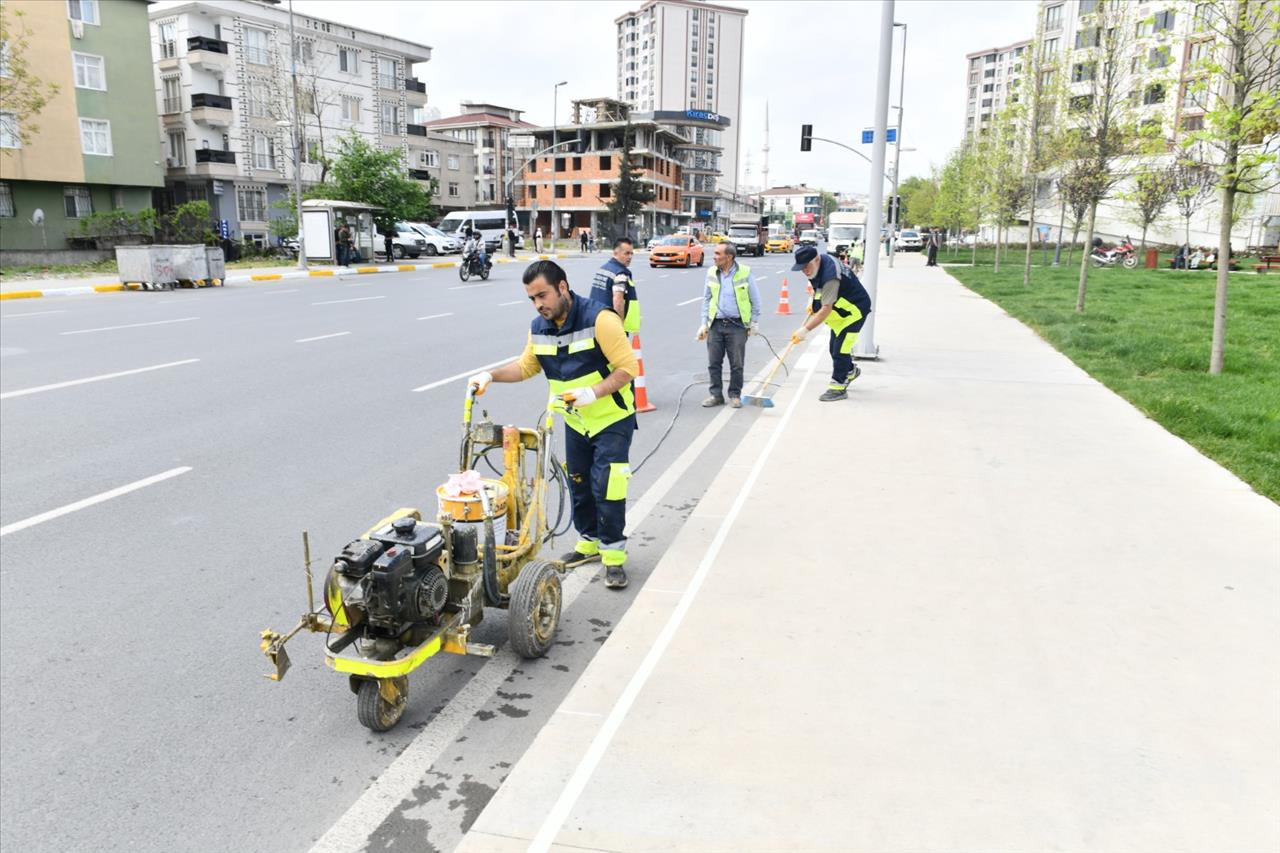 Esenyurt’ta Yıllardır Bozuk Olan Yollar Yenileniyor!