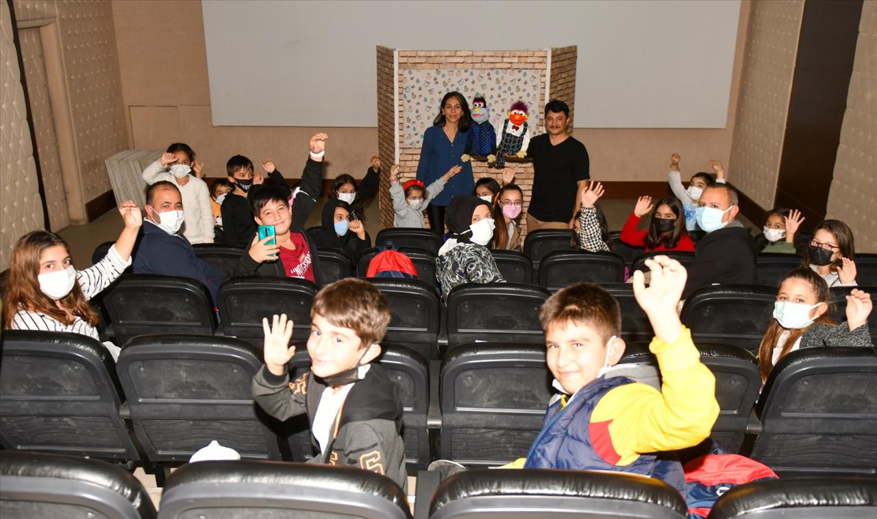 Esenyurt Belediyesi’nden Çocuklara Özel Kukla Tiyatrosu