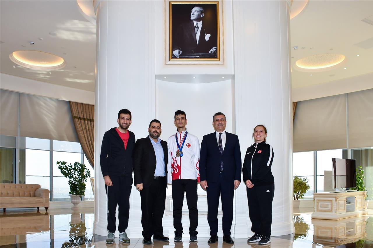 Esenyurt’un Gururu Tekvandocu Yusuf Türkiye Şampiyonu