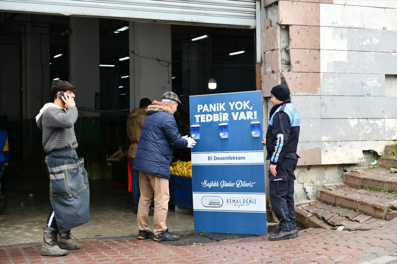 Esenyurt'ta Pazarlara El Dezenfektan Üniteleri Kuruldu