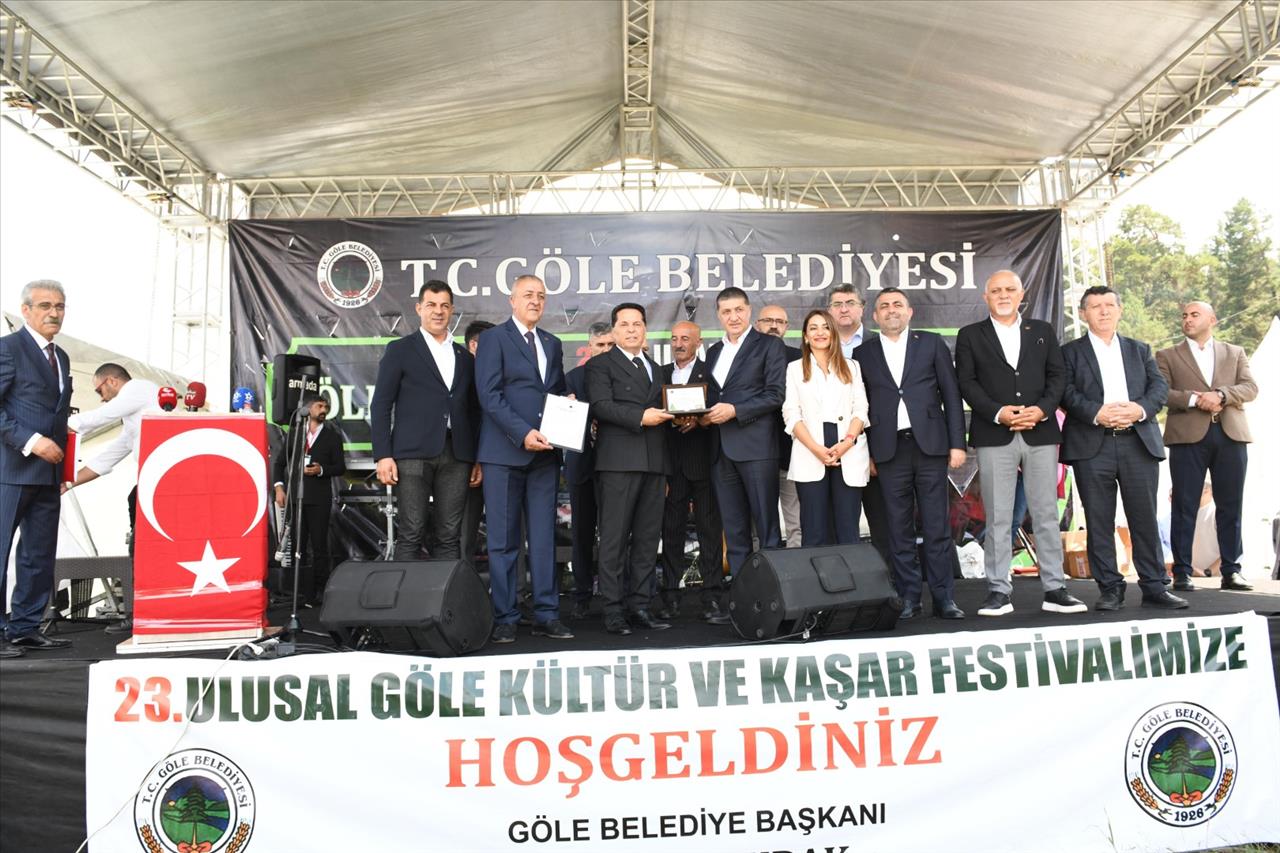 Gölelilerden Başkan Özer’e ‘Fahri Hemşehrilik Beratı’