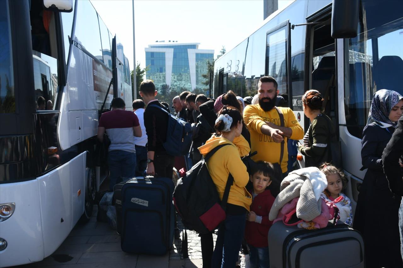 134 Suriyeli Daha Esenyurt’tan Ülkelerine Döndü