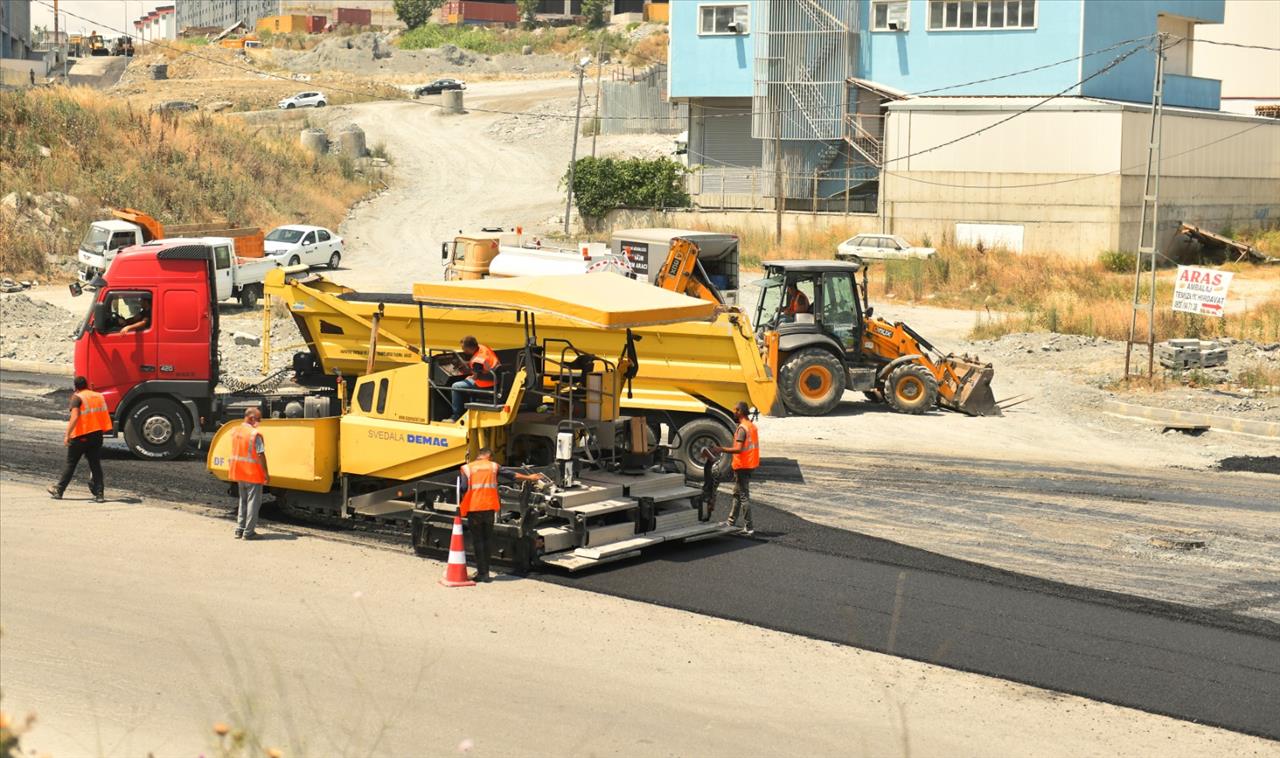 Esenyurt’un Yolları Yenileniyor