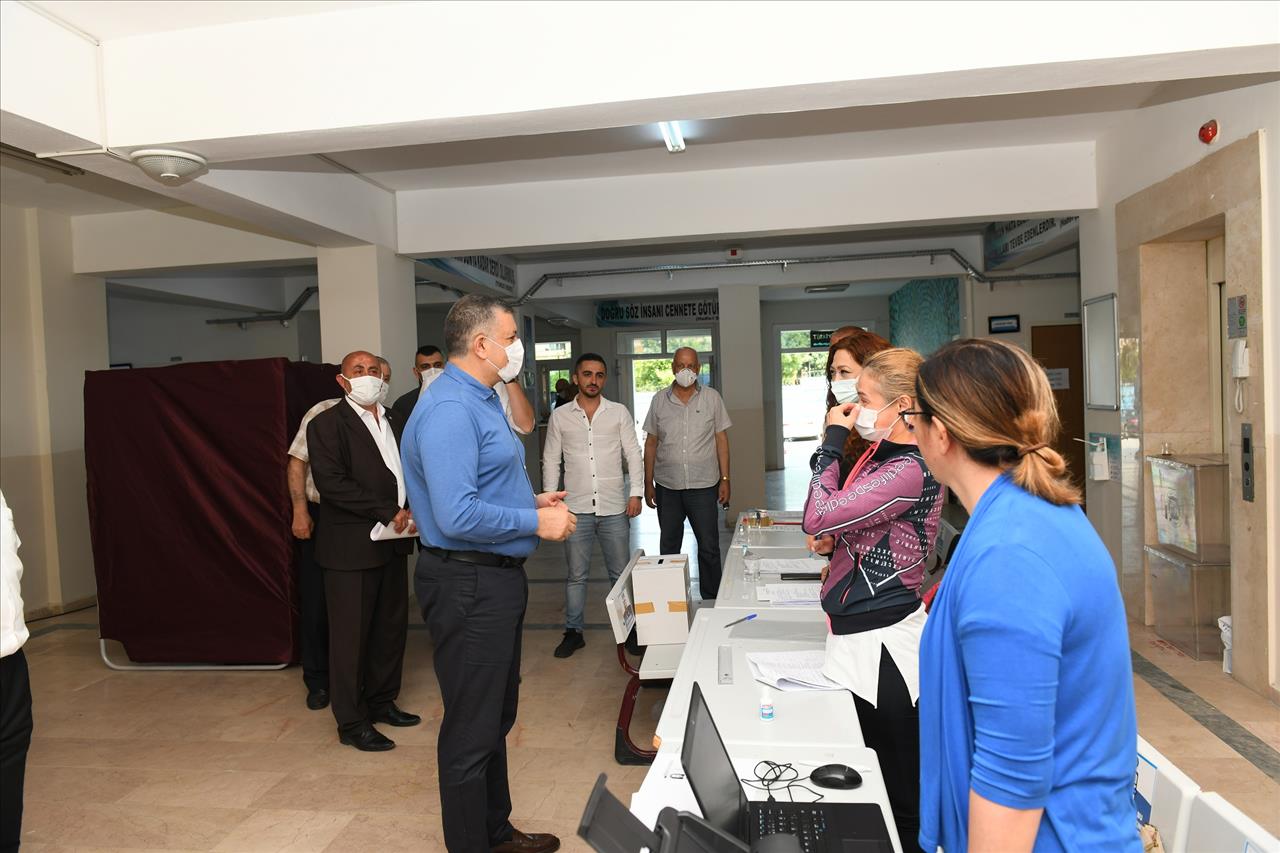 Başkan Bozkurt’tan Bulgaristan Seçimlerinde Oy Kullanılan Okullara Ziyaret