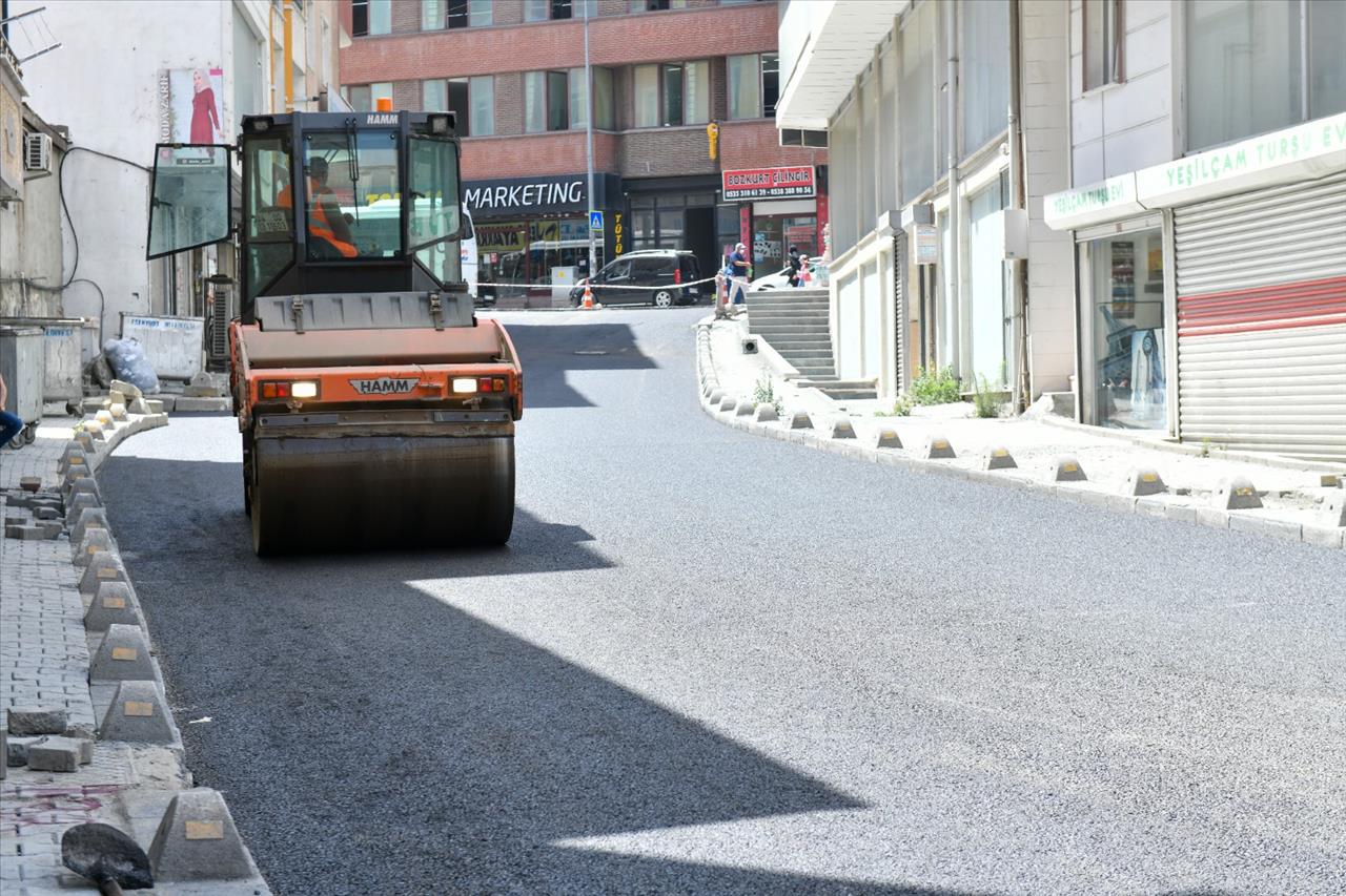 Esenyurt Belediyesi, Yolları Yenilemeye Devam Ediyor