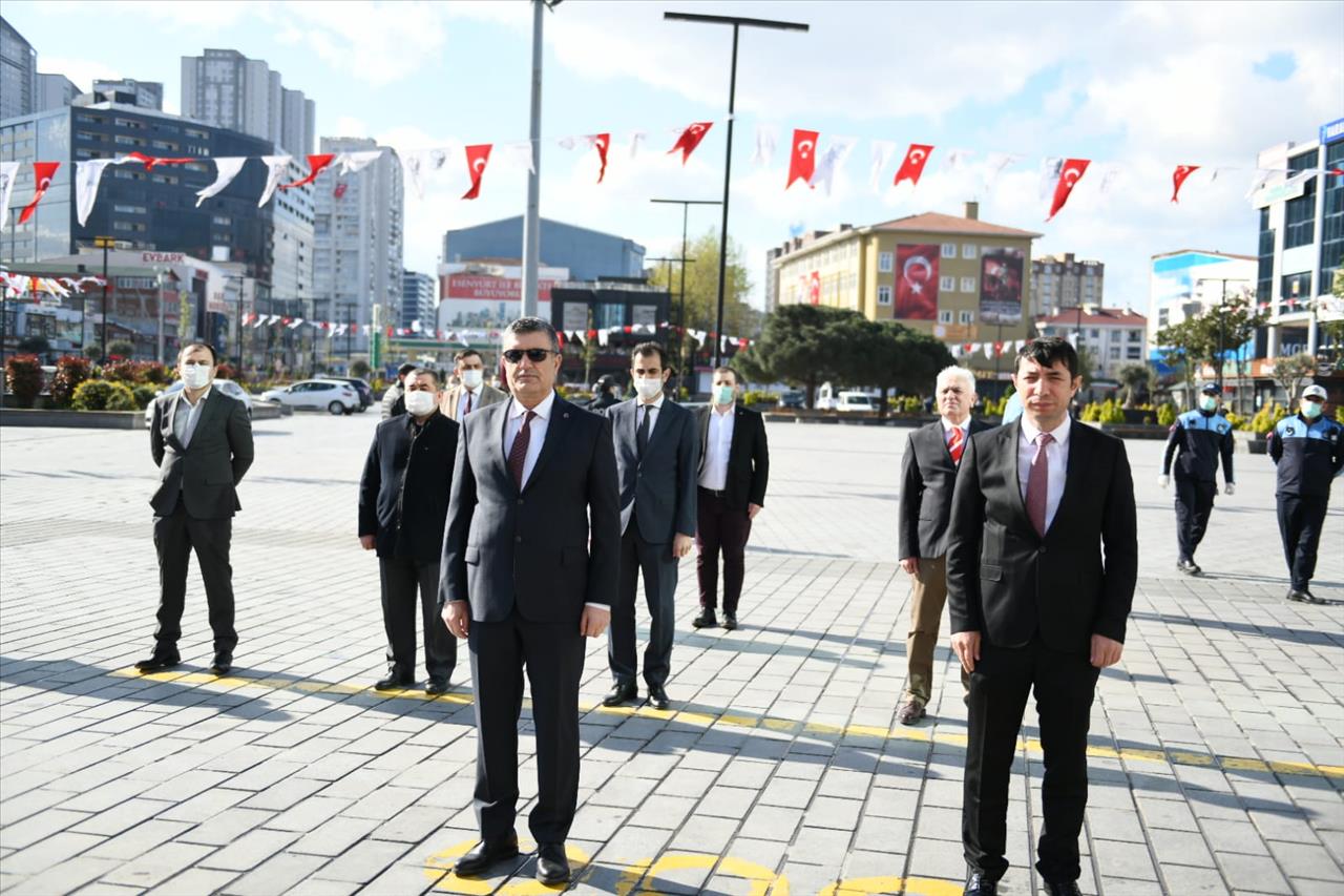 Esenyurt Belediye Başkanı Kemal Deniz Bozkurt, 23 Nisan Kutlamalarına Katıldı