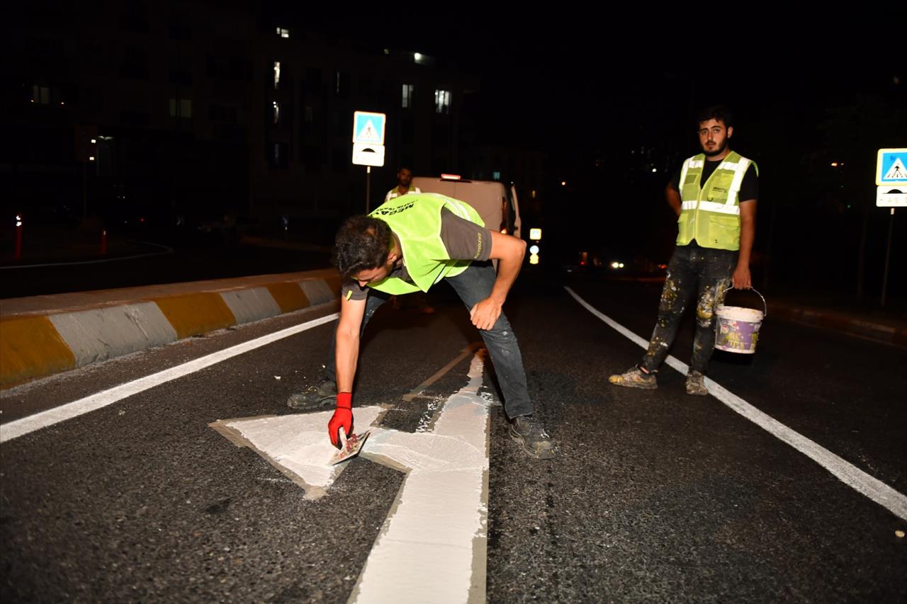 Esenyurt’ta Yıllardır Bozuk Olan Yollar Yenileniyor!