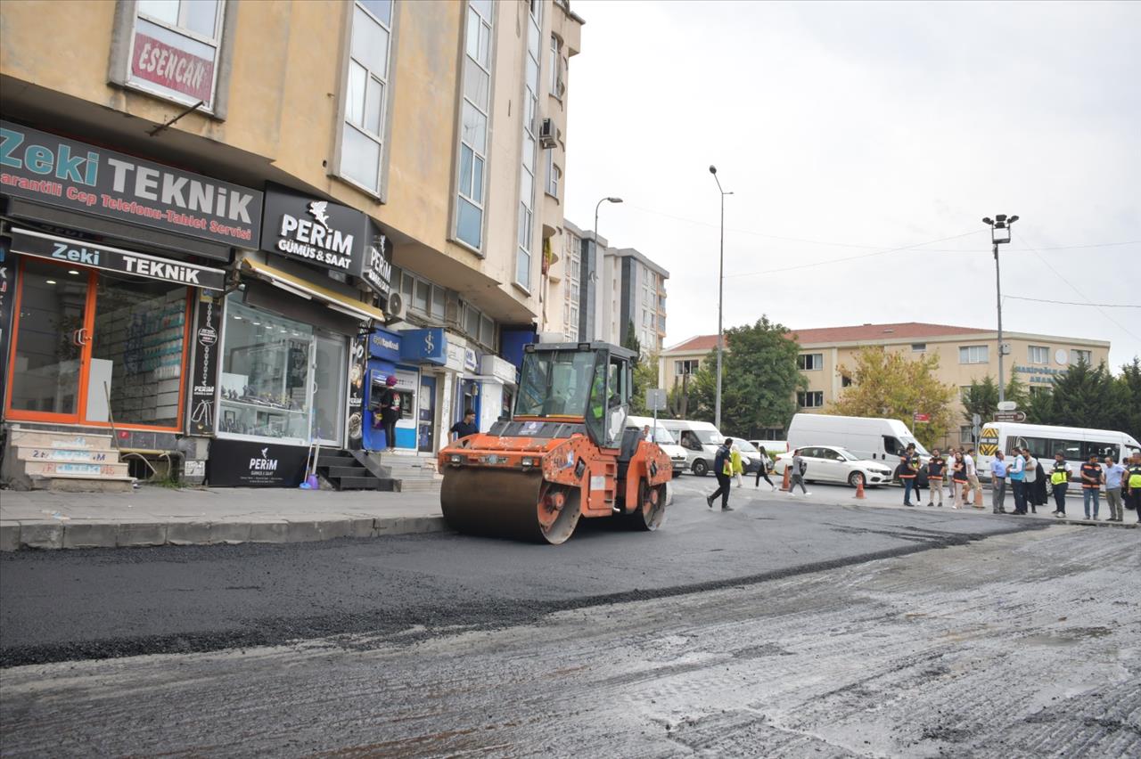 Esenyurt’ta Yıllardır Bozuk Olan Yollar Yenileniyor!