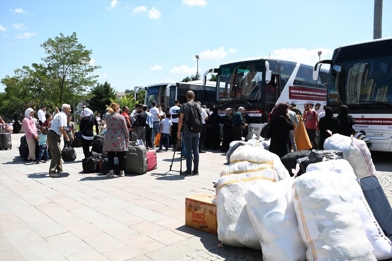 117 Suriyeli daha Esenyurt’tan ülkelerine döndü