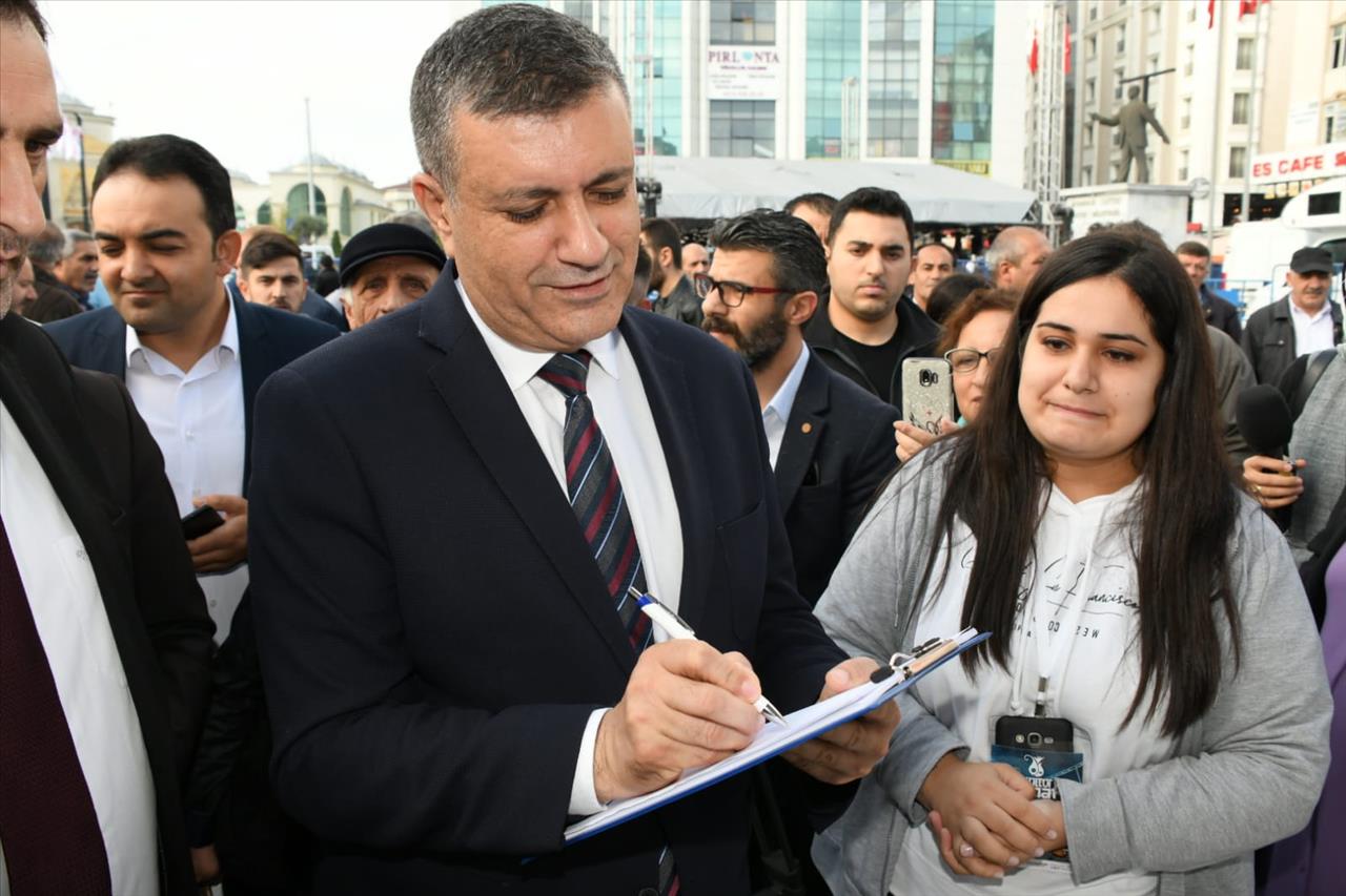 Esenyurtlular Kardeşliğin Resmini Boyadı