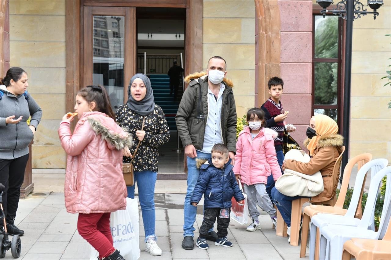 Esenyurt Belediyesi, 22 Suriyeliyi Ülkelerine Gönderdi
