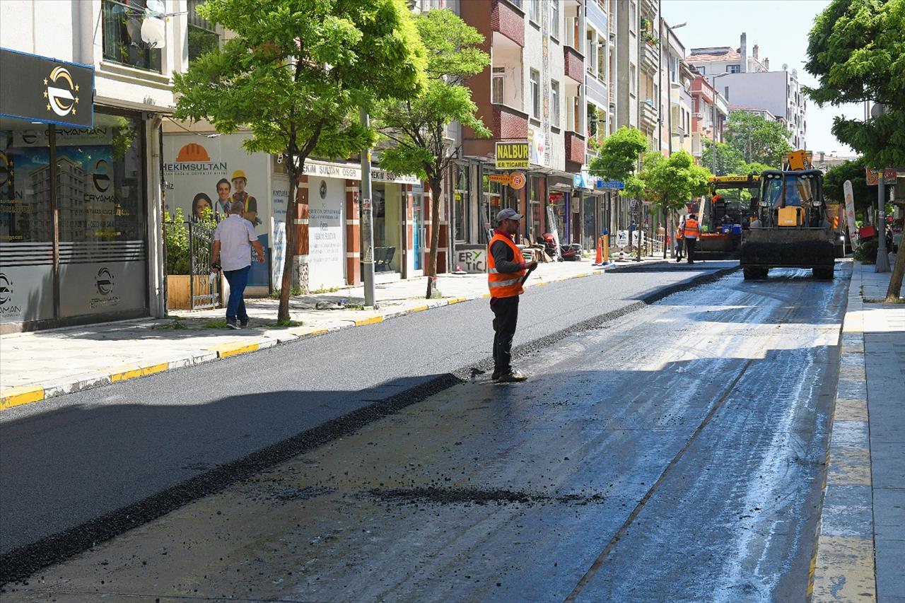 Esenyurt’ta Asfalt Çalışmaları Devam Ediyor