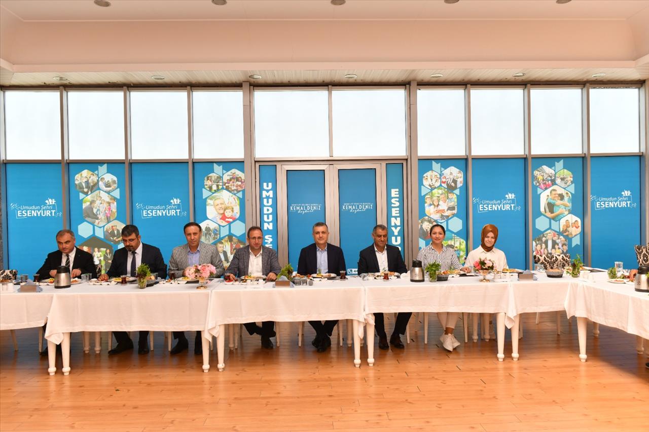 Başkan Bozkurt,  Katılımcı Ve Demokratik Bütçe İçin Muhtarlar İle Görüştü