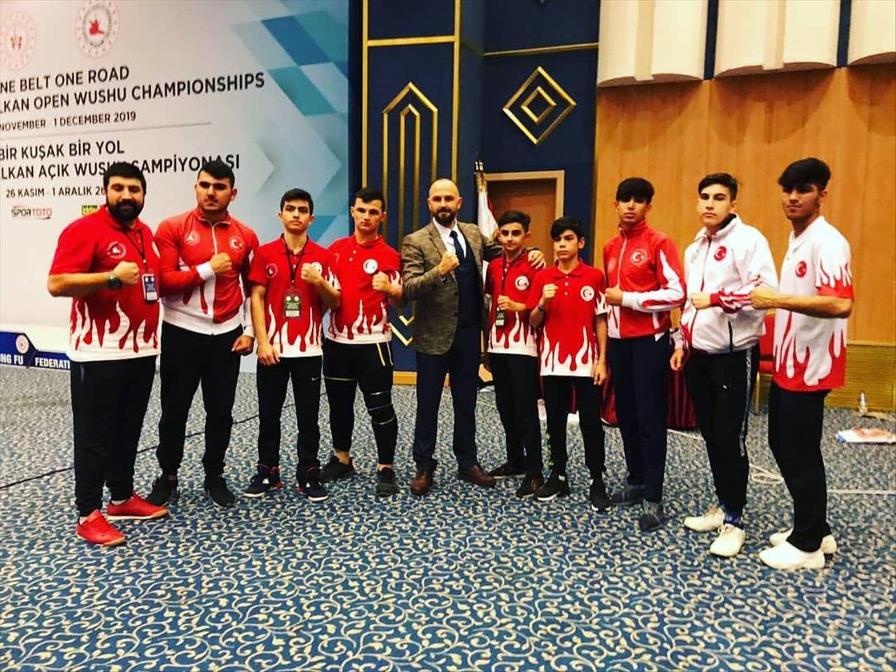 Şampiyonlar Madalyalarıyla Başkan Bozkurt’u Ziyaret Etti