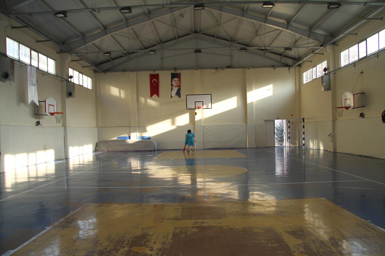 Zübeyde Hanım Kapalı Spor Salonu