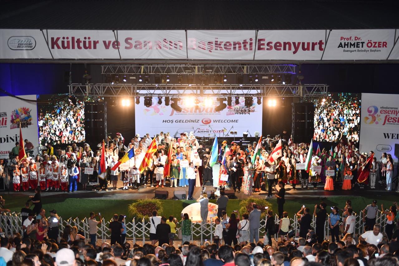 Esenyurt Uluslararası Dans Festivali Tuğçe Kandemir Konseriyle Sona Erdi