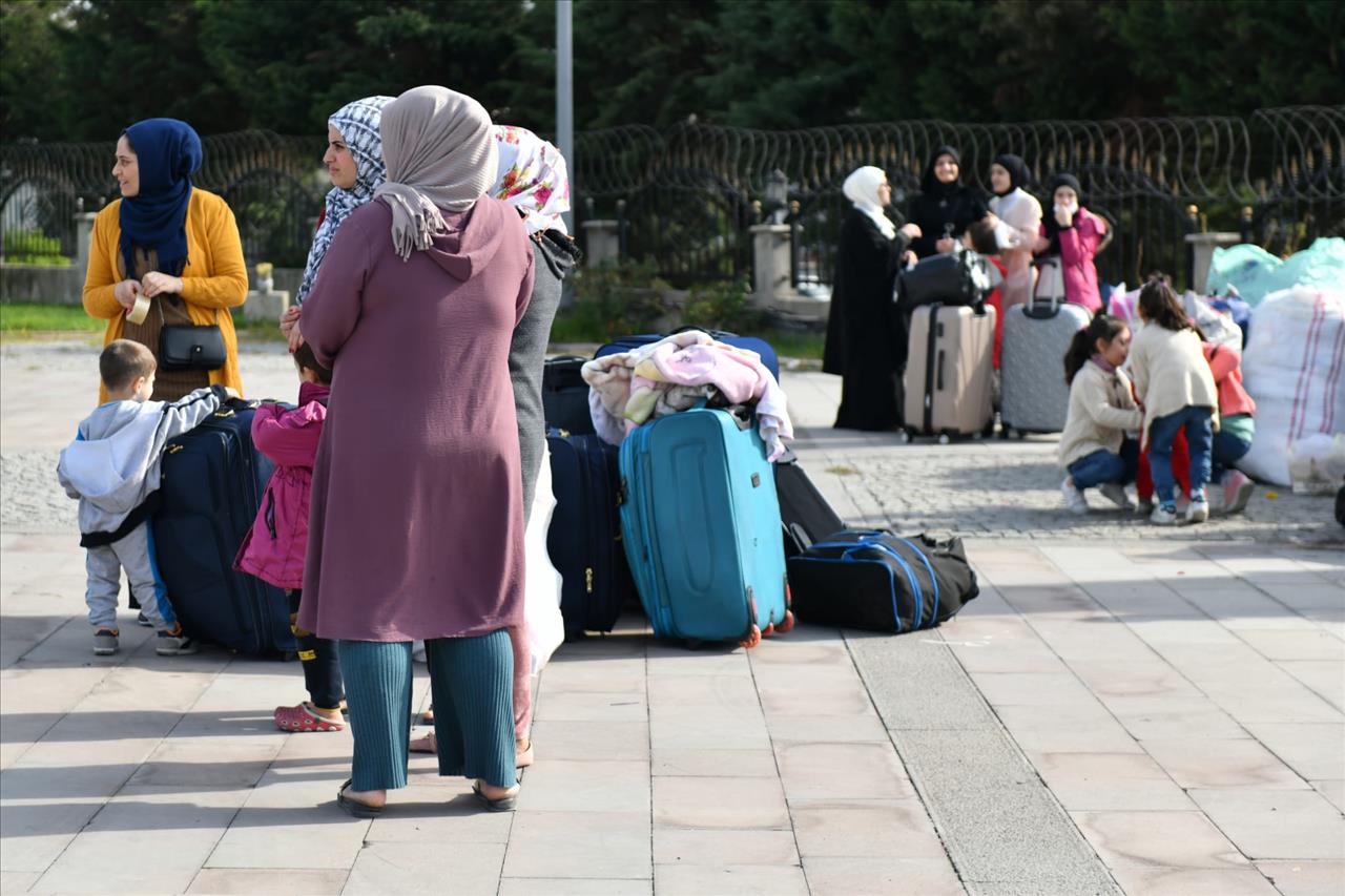 57 Suriyeli Daha Esenyurt’tan Ülkelerine Döndü
