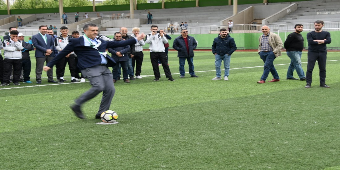 Bozkurt Esenyurtlu futbolcu gençleri şampiyonluğa uğurladı