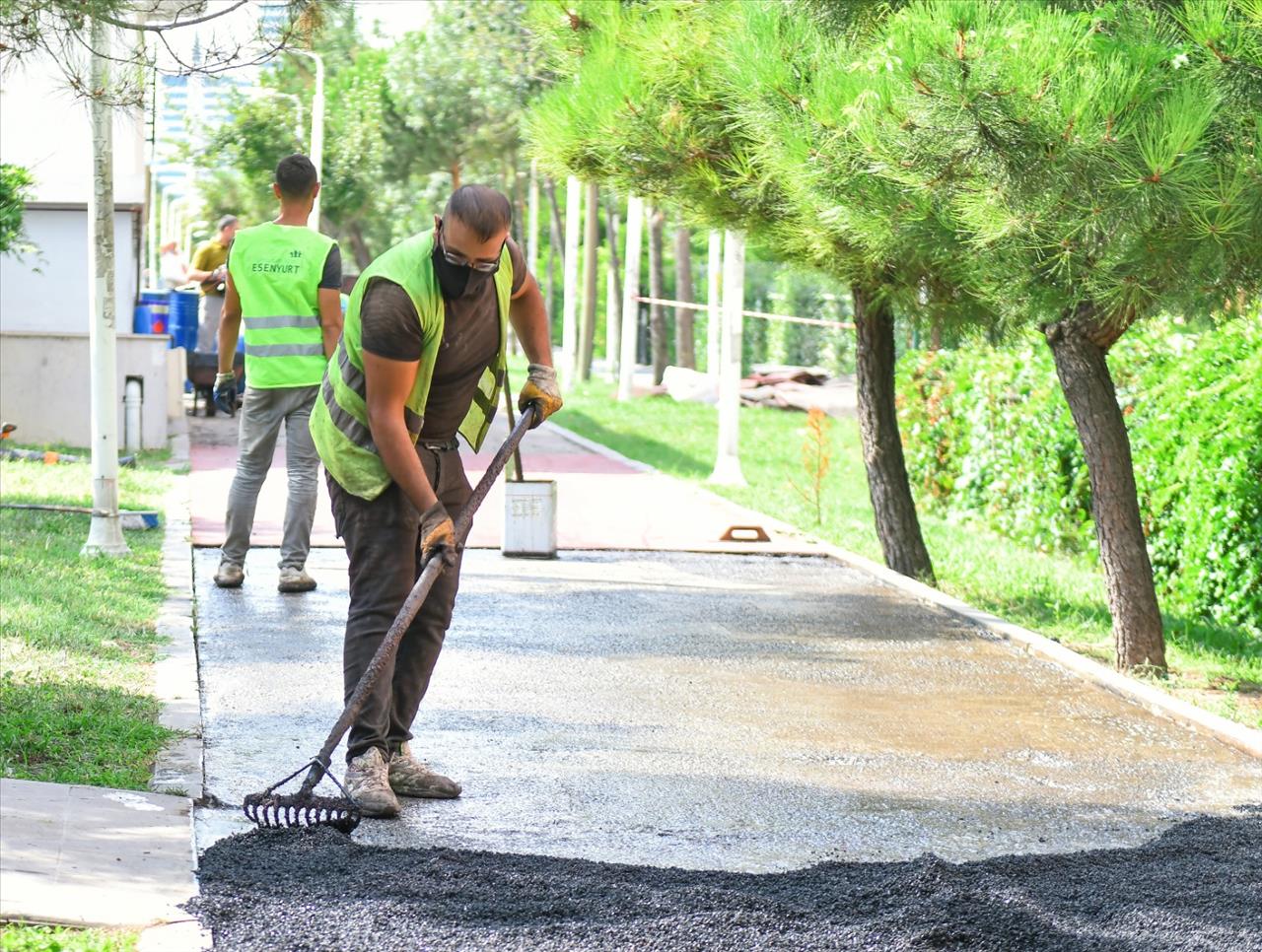 Esenyurt Belediyesi Parkların Yürüyüş Yollarını Yeniliyor