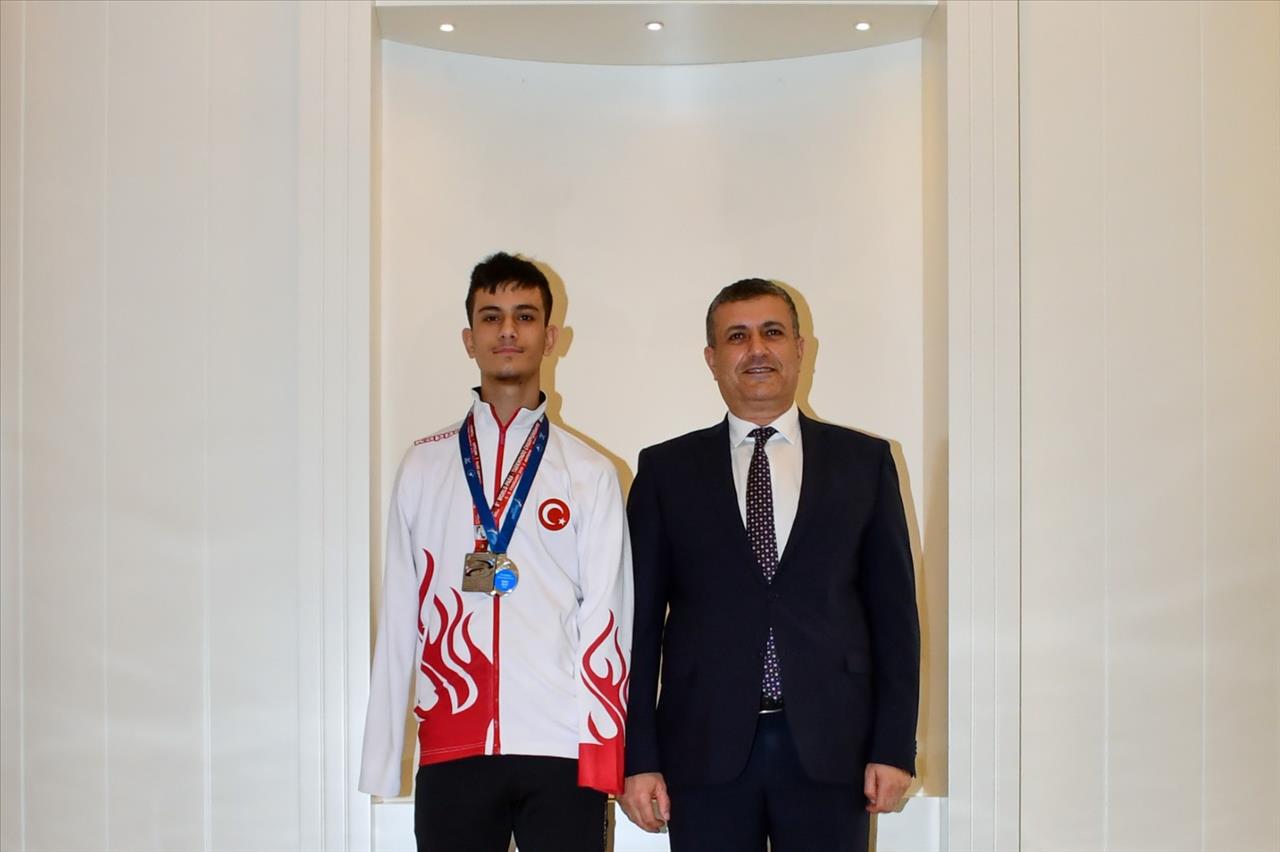 Esenyurt’un Gururu Tekvandocu Yusuf Türkiye Şampiyonu