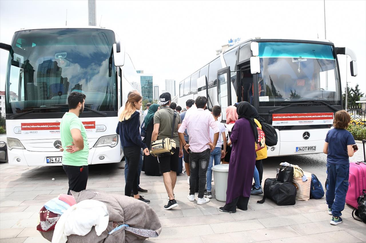 200 Suriyeli Daha Esenyurt’tan Ayrıldı