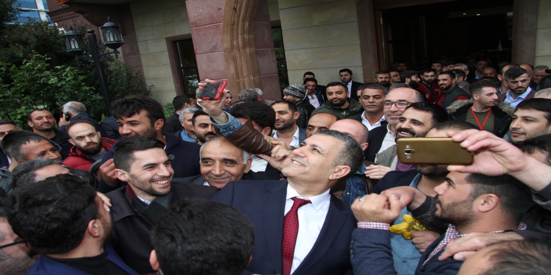 Esenyurt Belediye Başkanı Bozkurt'u binler karşıladı