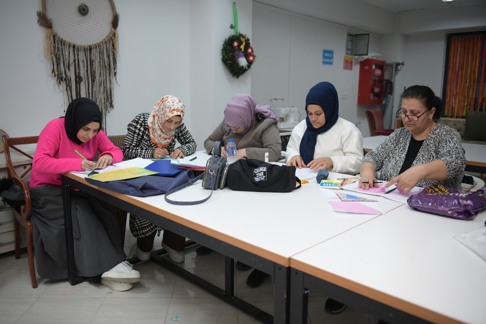 Esenyurtlu Kadınlar Hem Öğreniyor Hem de Üretiyor