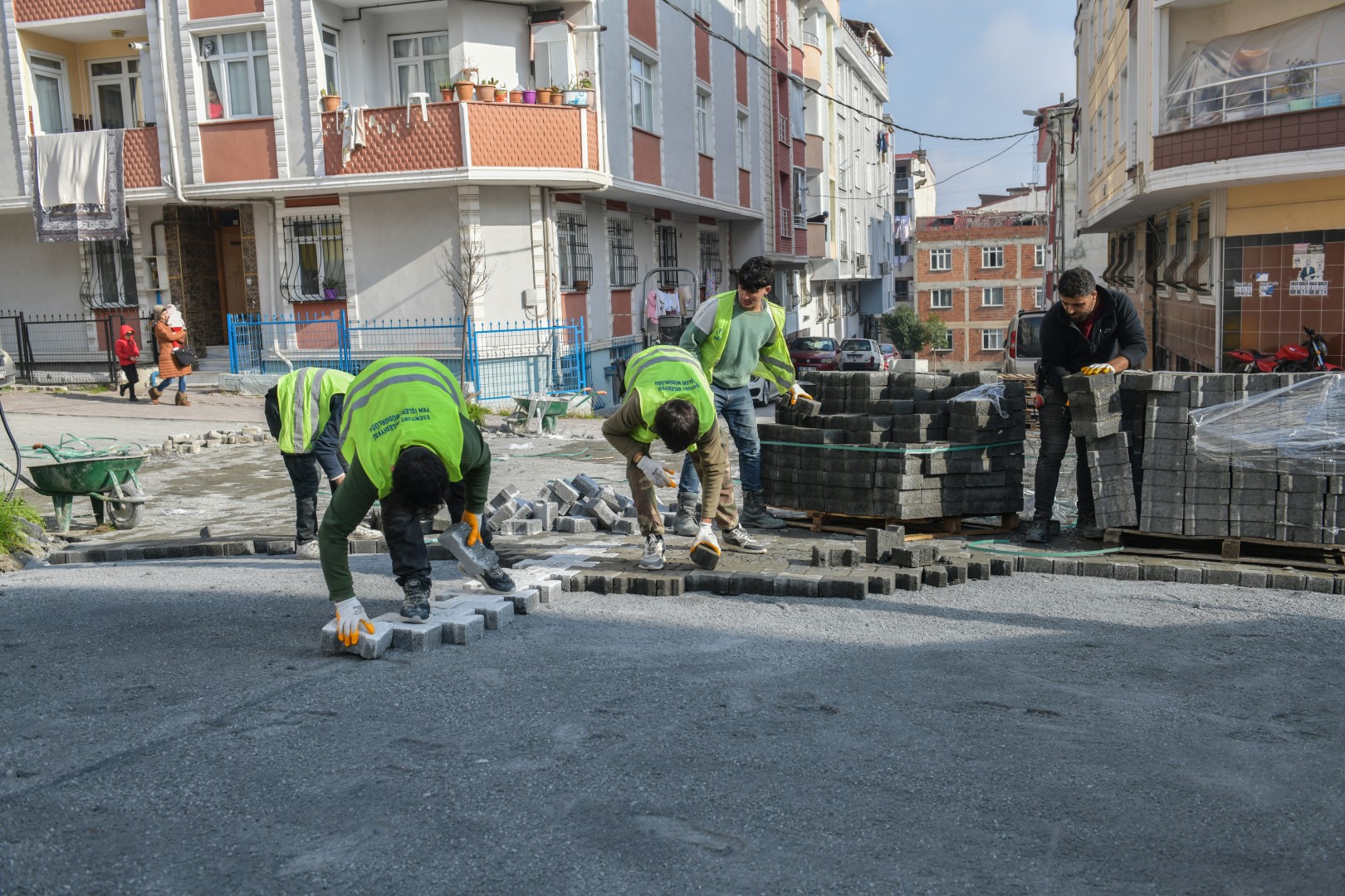 Esenyurt’ta Tahrip Olan Yollar Yeniliyor