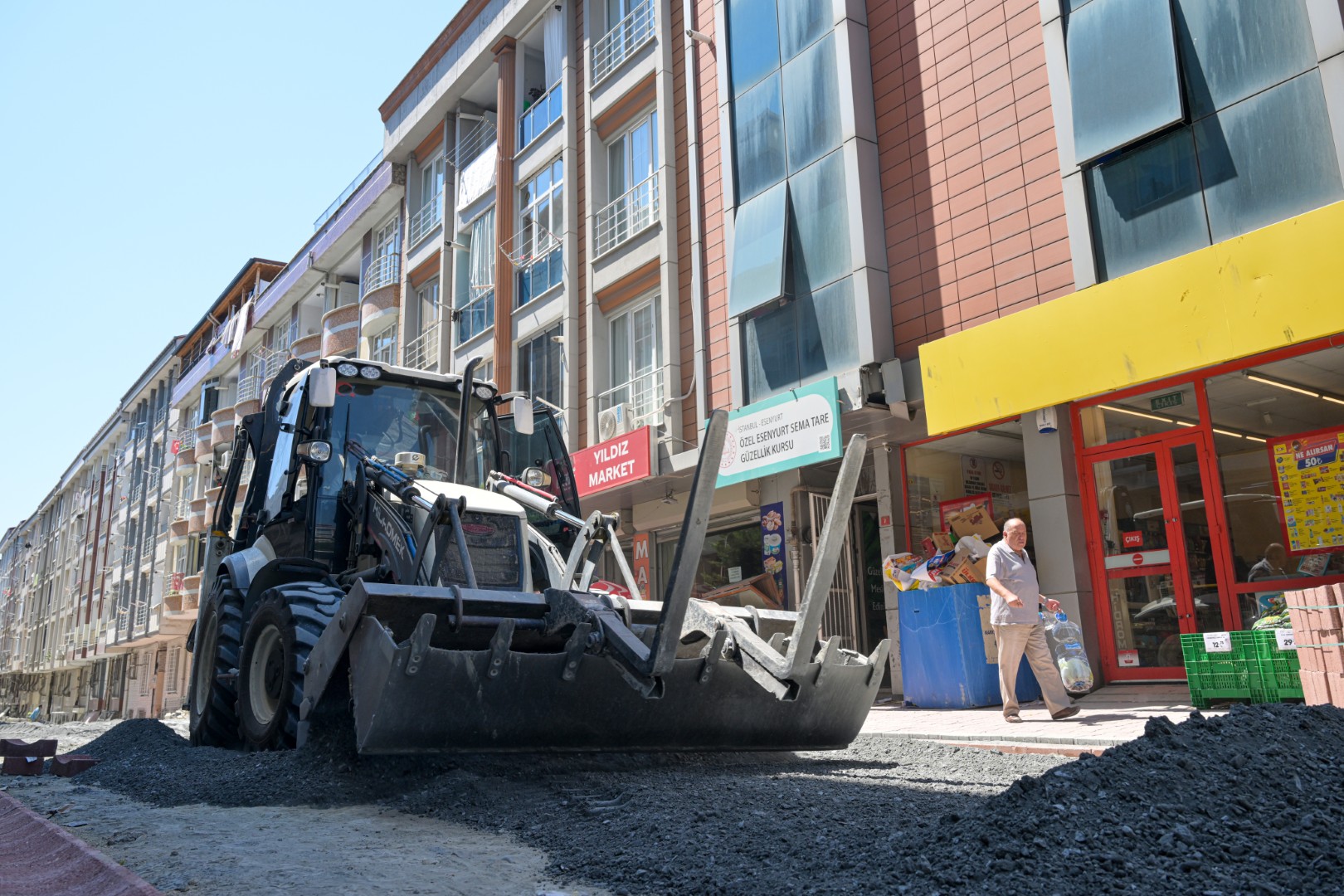 Esenyurt’un Sokakları Yenileniyor: Parke Çalışmaları İlçe Genelinde Sürüyor