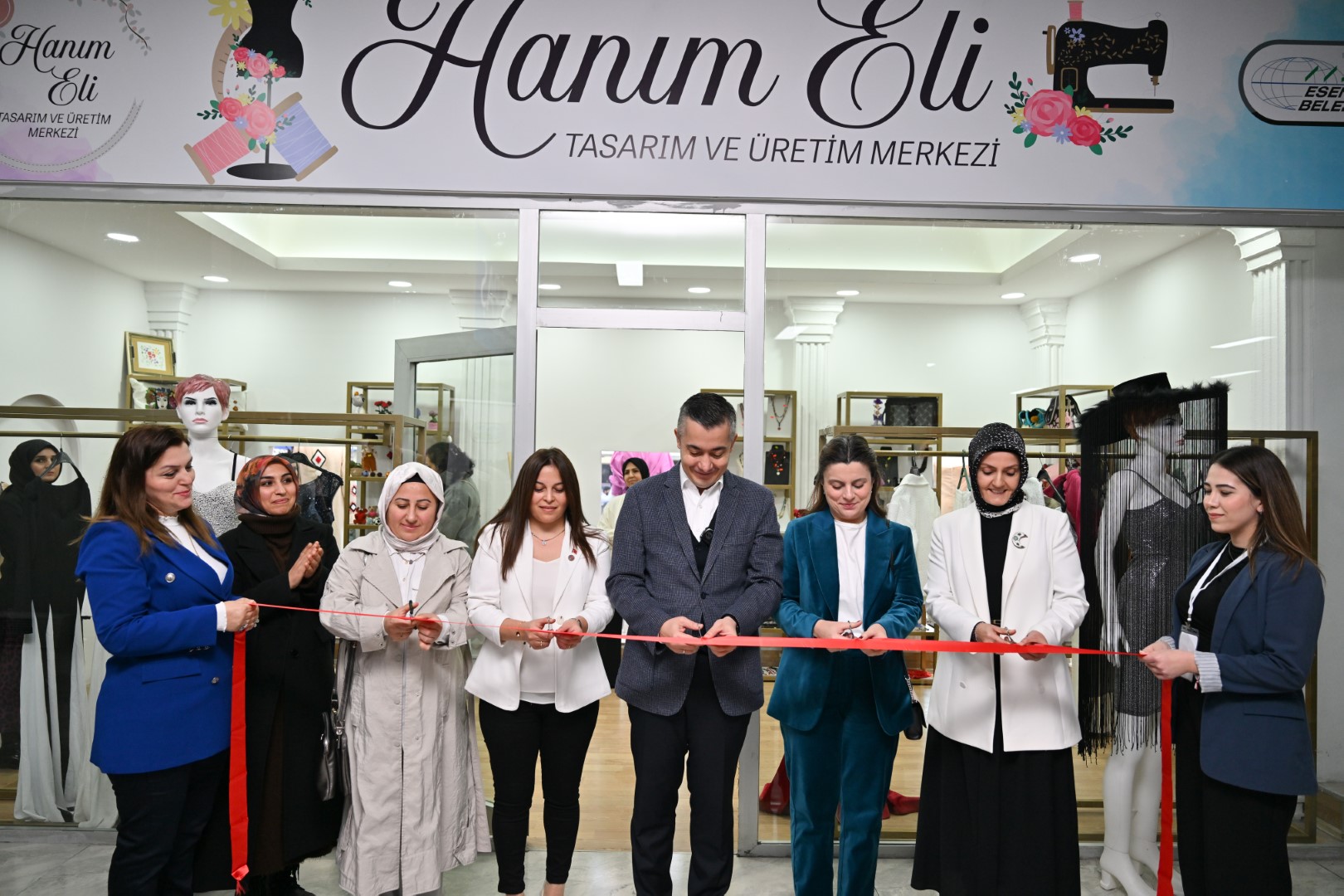 Esenyurt’un İlk ‘Hanımeli Tasarım ve Üretim Merkezi’ Açıldı