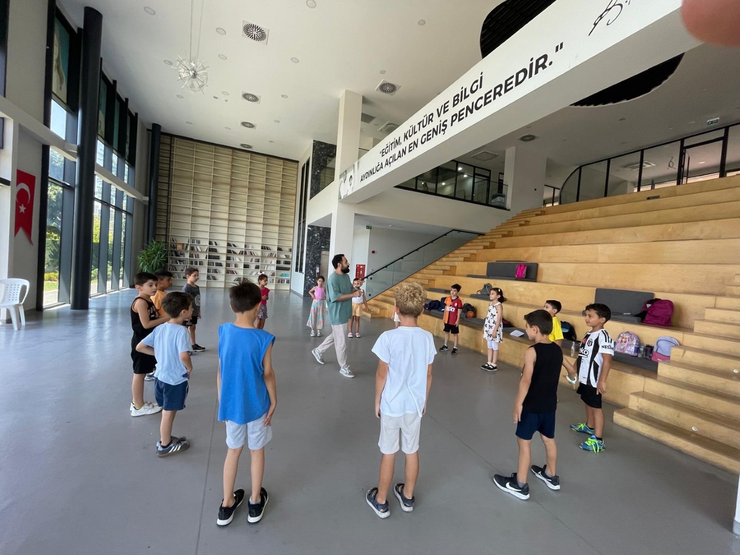 Esenyurt’ta Çocuklar Hem Öğreniyor Hem Eğleniyor