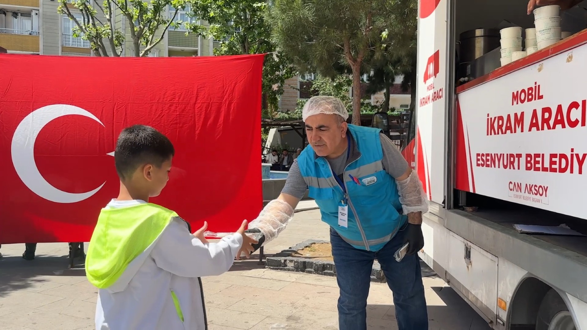 Esenyurt’ta İstanbul’un Fethi Anısına Vatandaşlara Aşure İkramı 