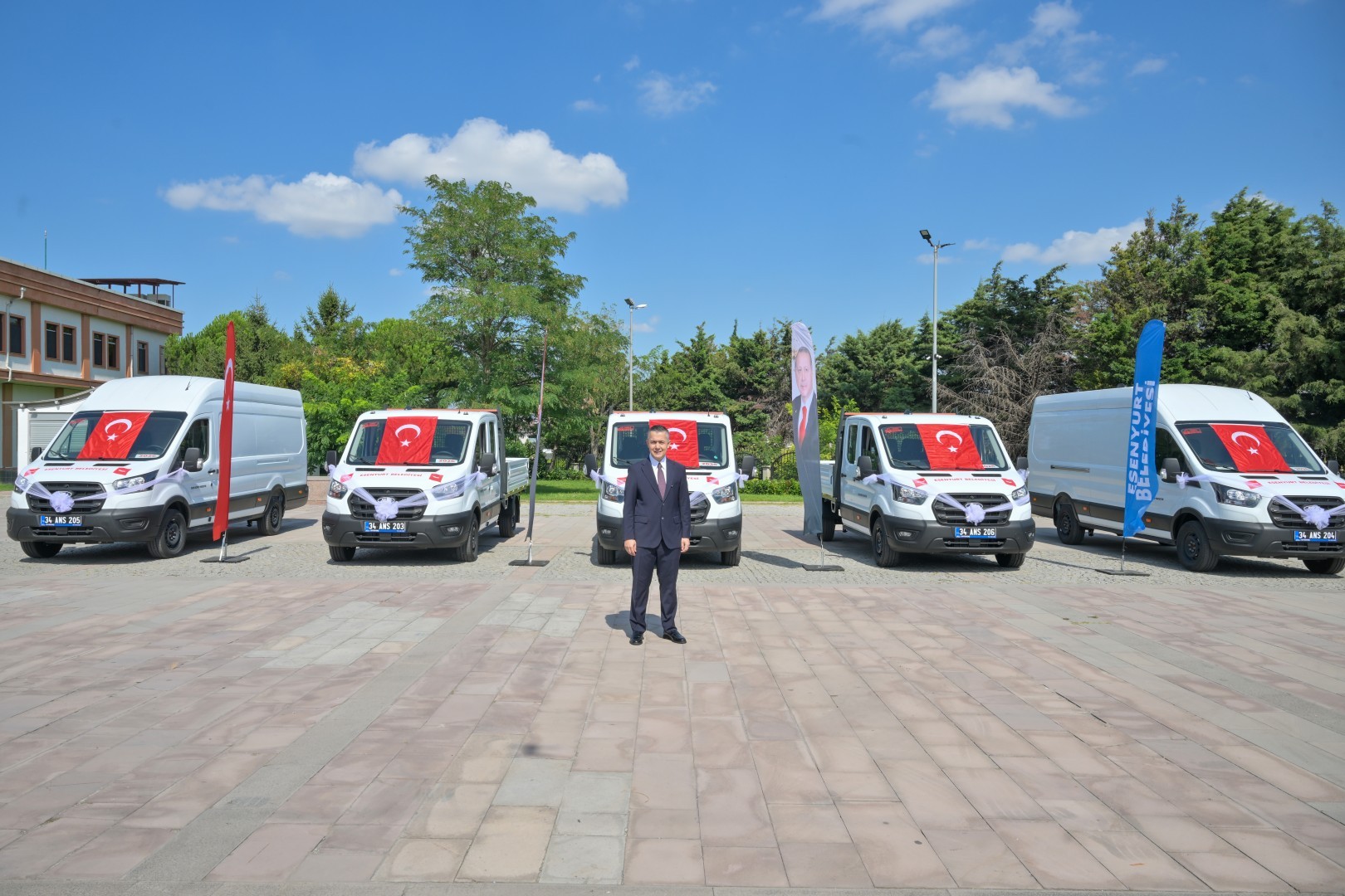 Esenyurt’ta Kiralama Dönemi Sona Eriyor:  Belediyenin Araç Filosu Resmi Plakalı Araçlarla Güçleniyor!