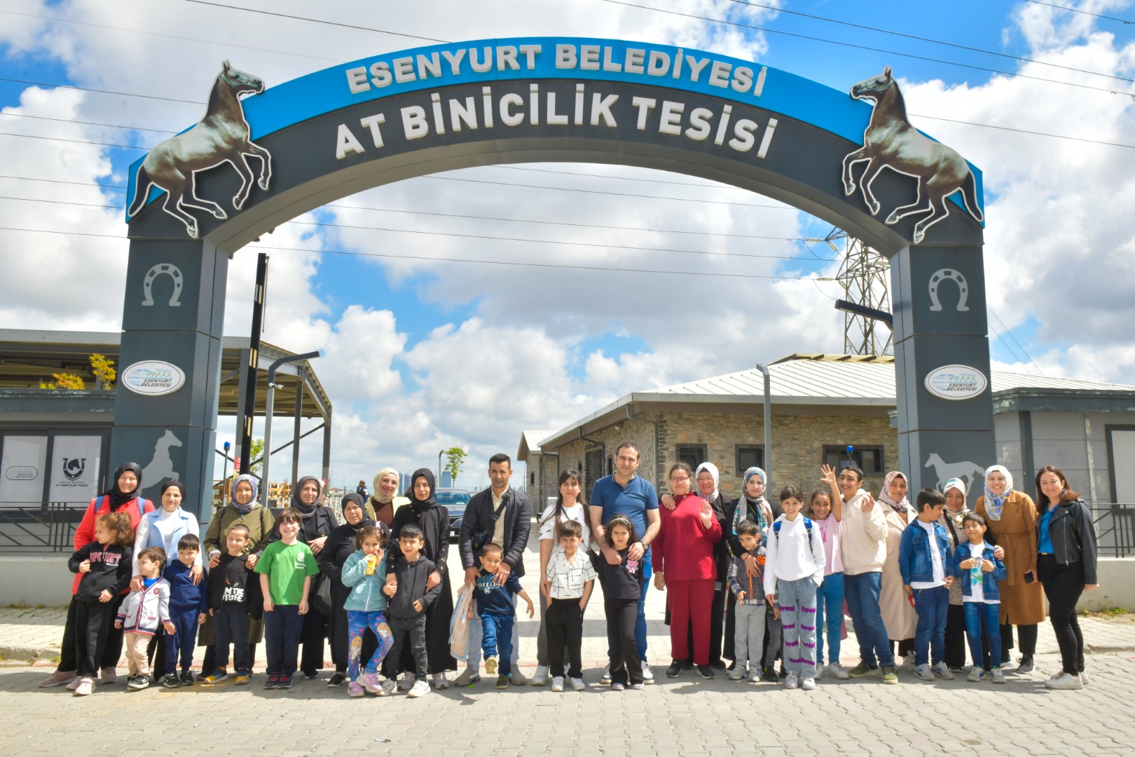 Esenyurt Belediyesinden Özel Çocuklara Atla Terapi Etkinliği